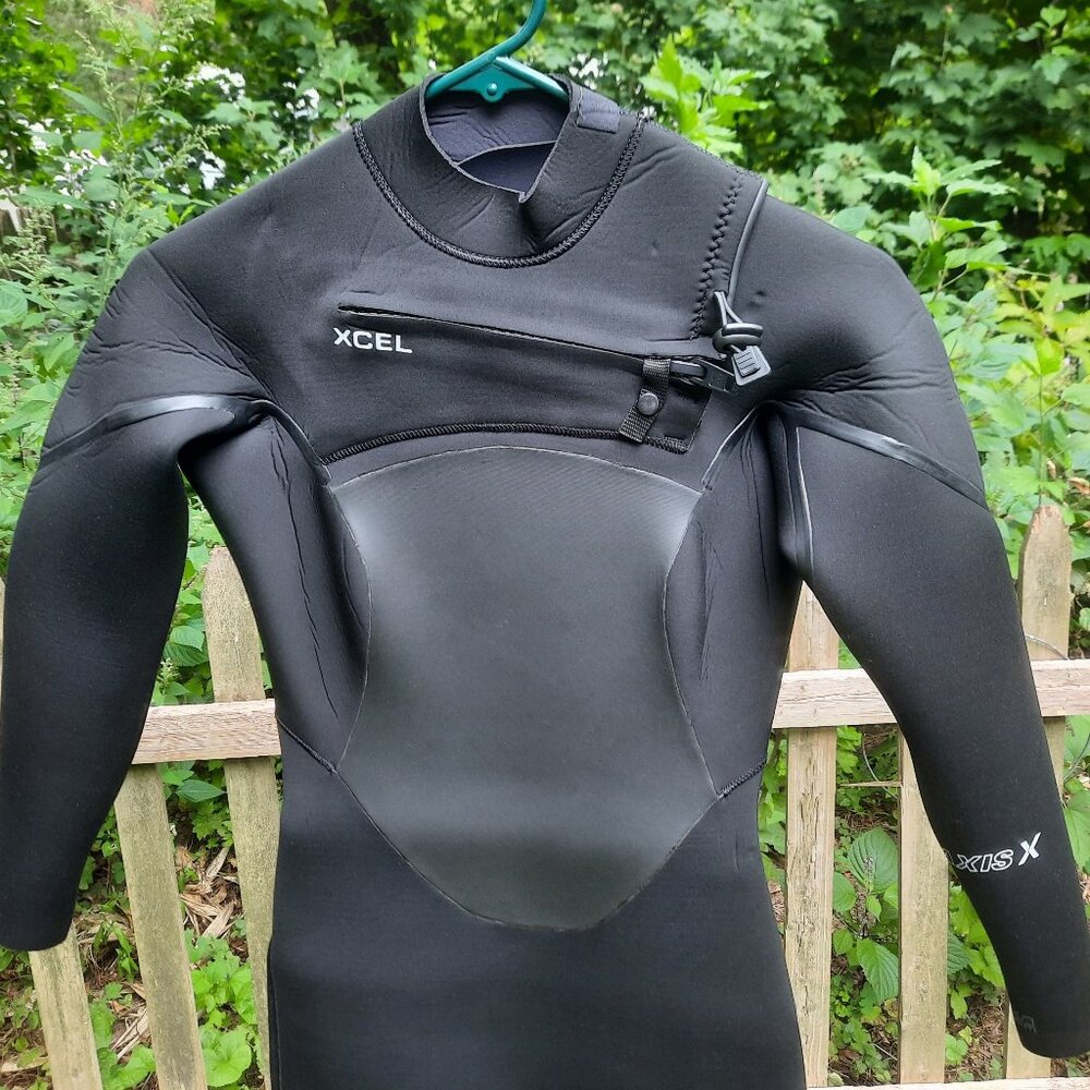 Xcel Axis X 4/3 Woman's Wetsuit Size 6 - image 1